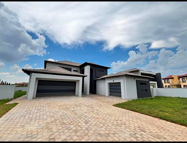 5 BEDROOM HOUSE FOR SALE IN SAVANNAH COUNTRY ESTATE